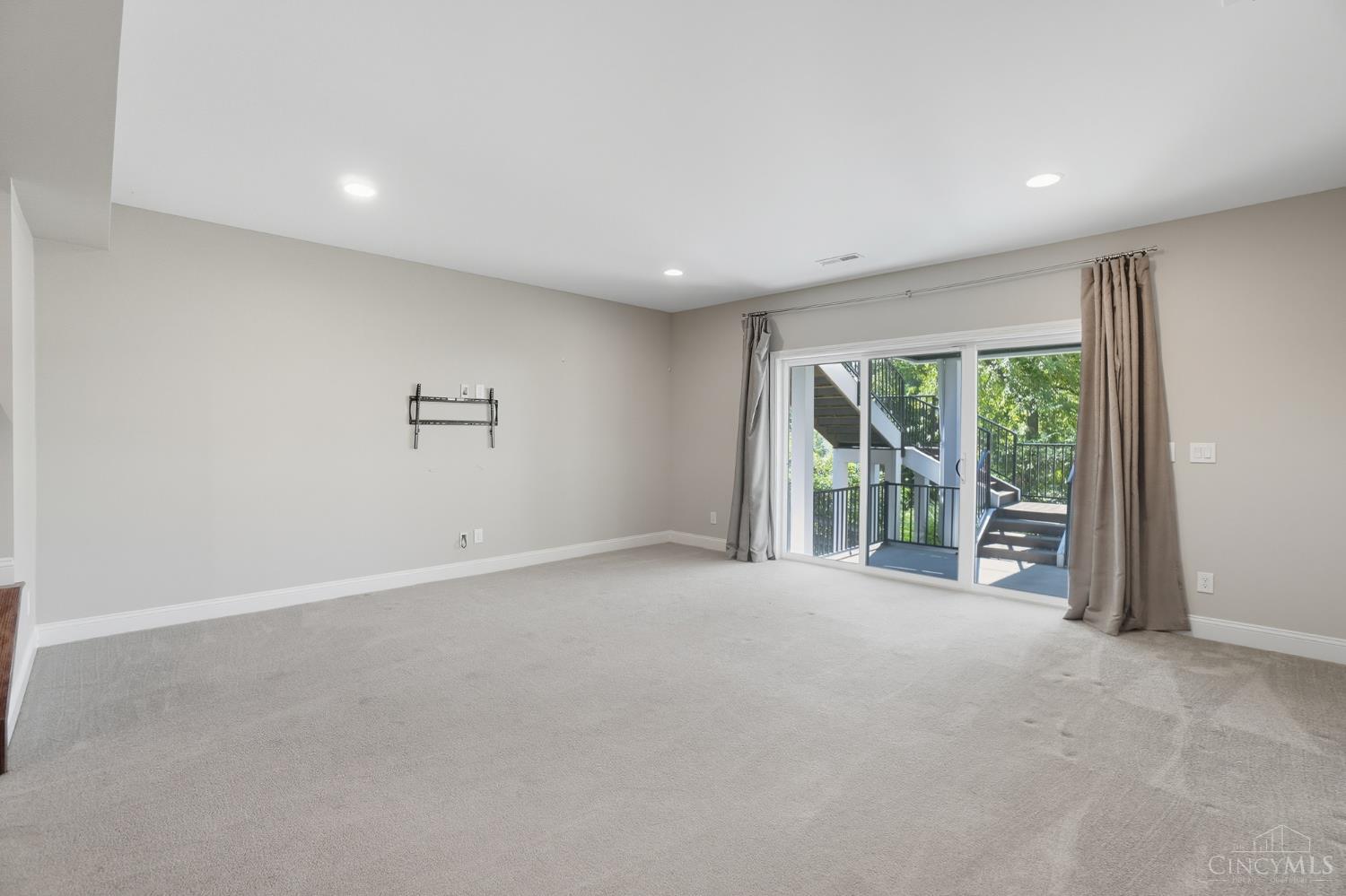 3633 Stettinius Avenue