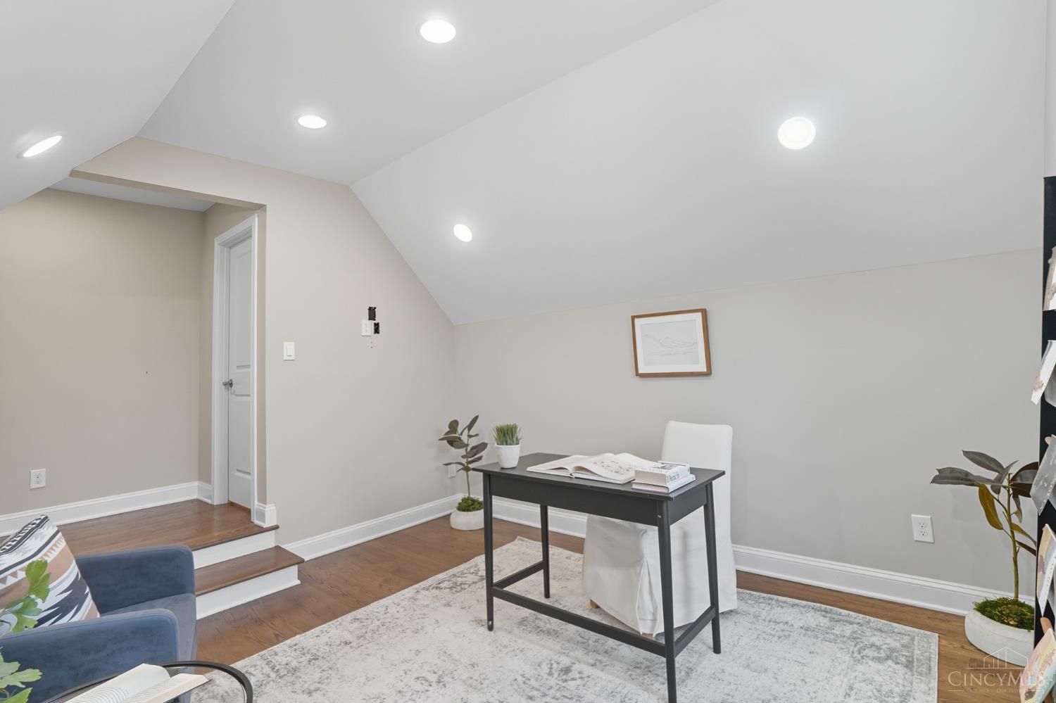 3633 Stettinius Avenue