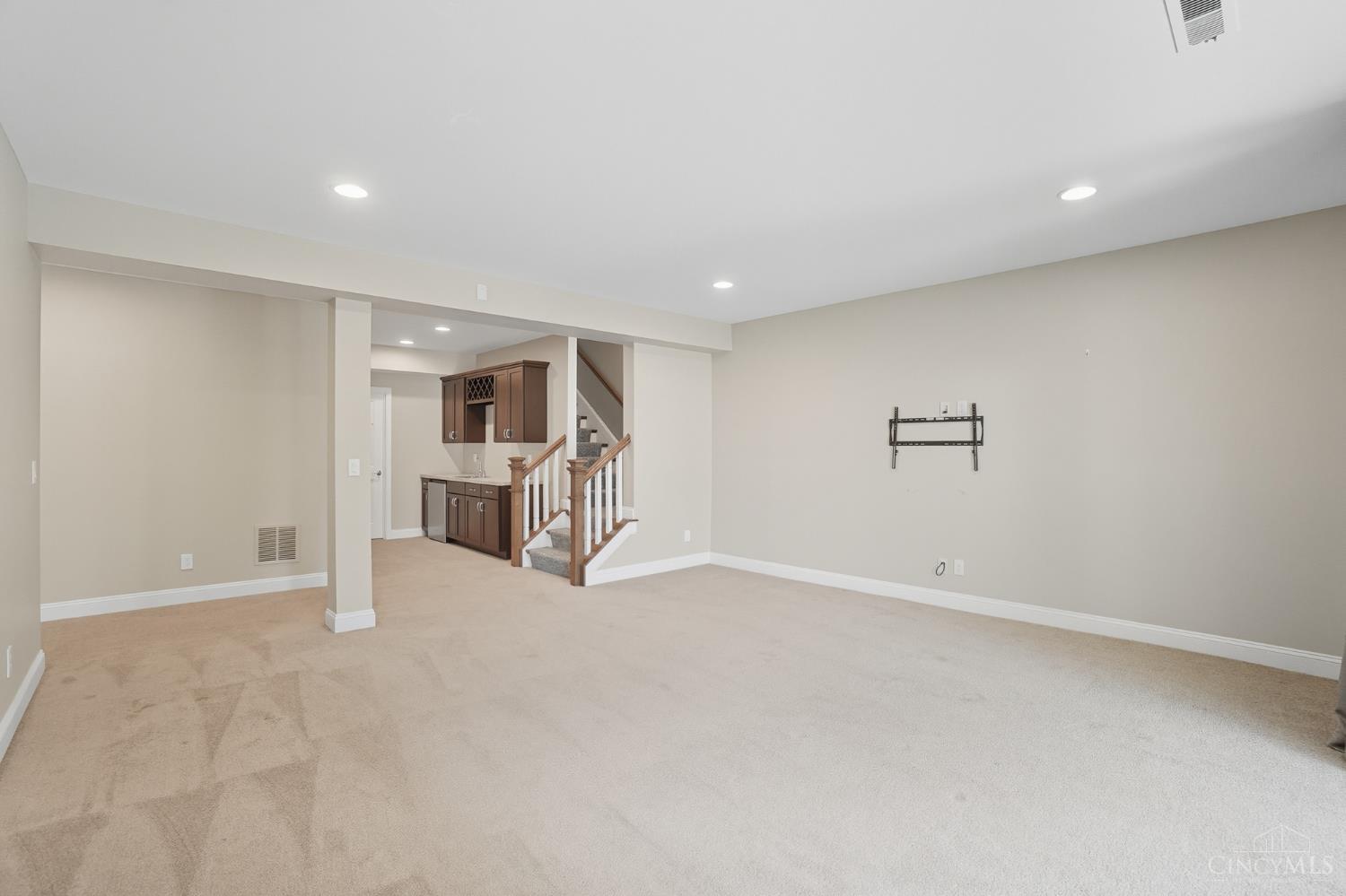 3633 Stettinius Avenue