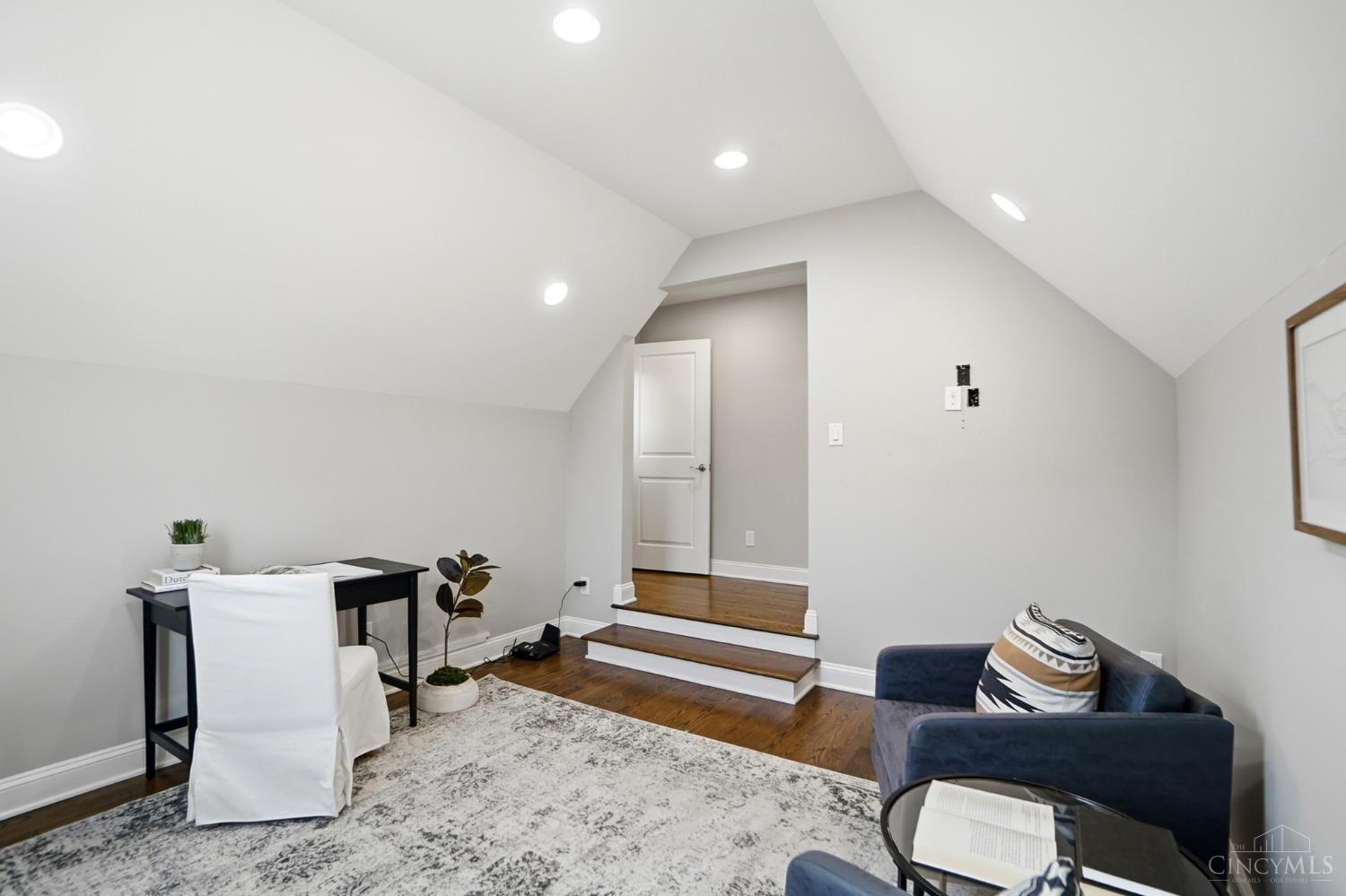 3633 Stettinius Avenue