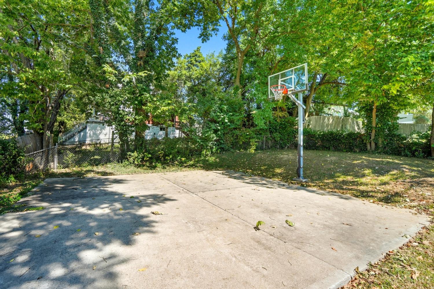 2562 Irving Place