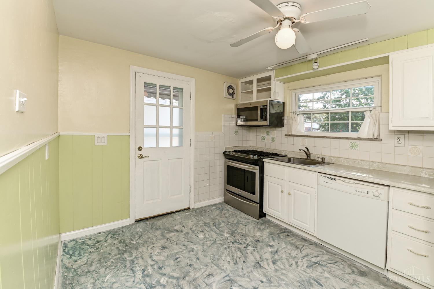 1842 Centerridge Avenue