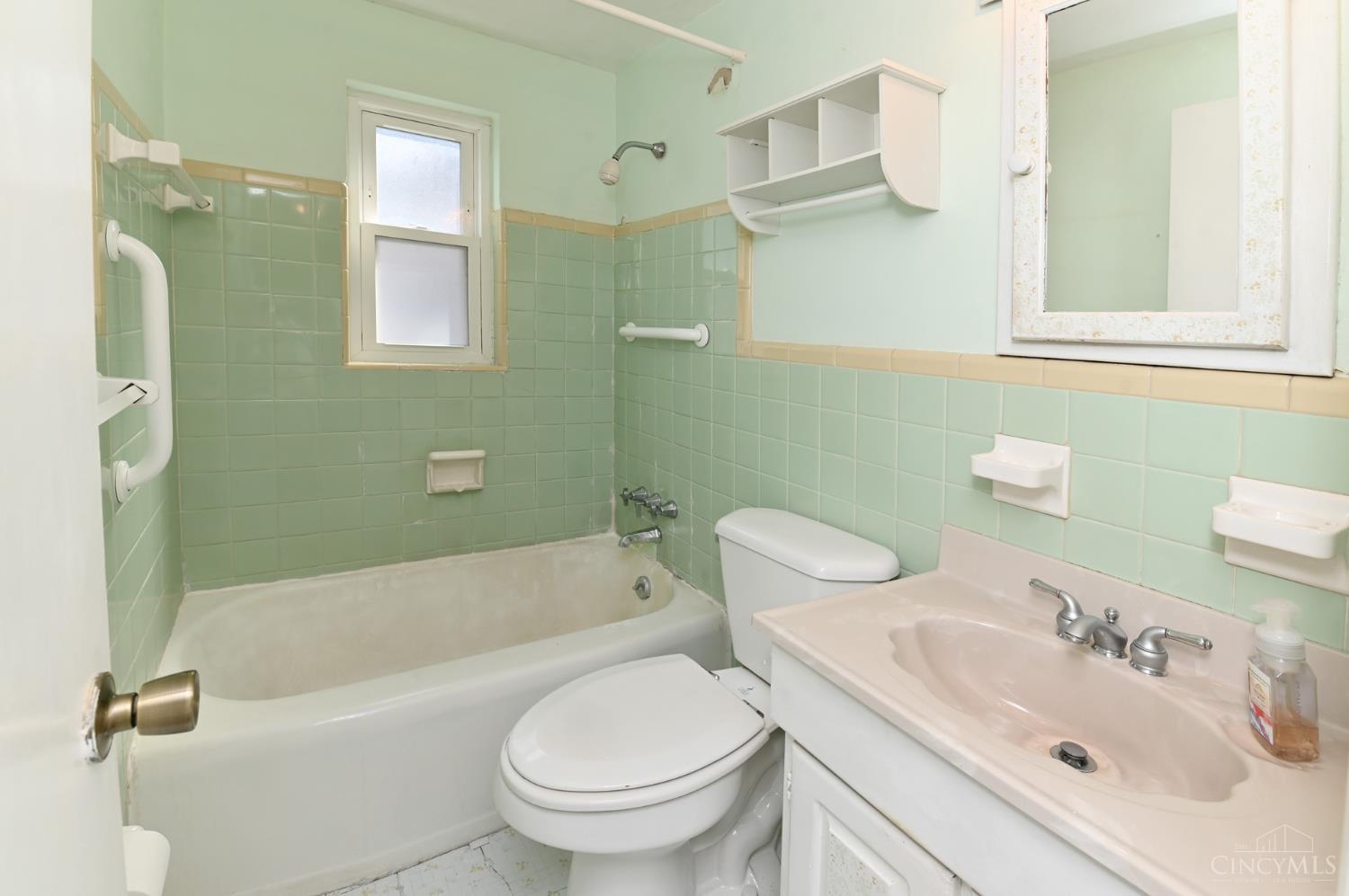 1842 Centerridge Avenue