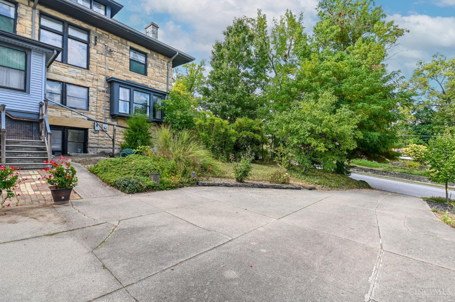 3852 Dakota Avenue