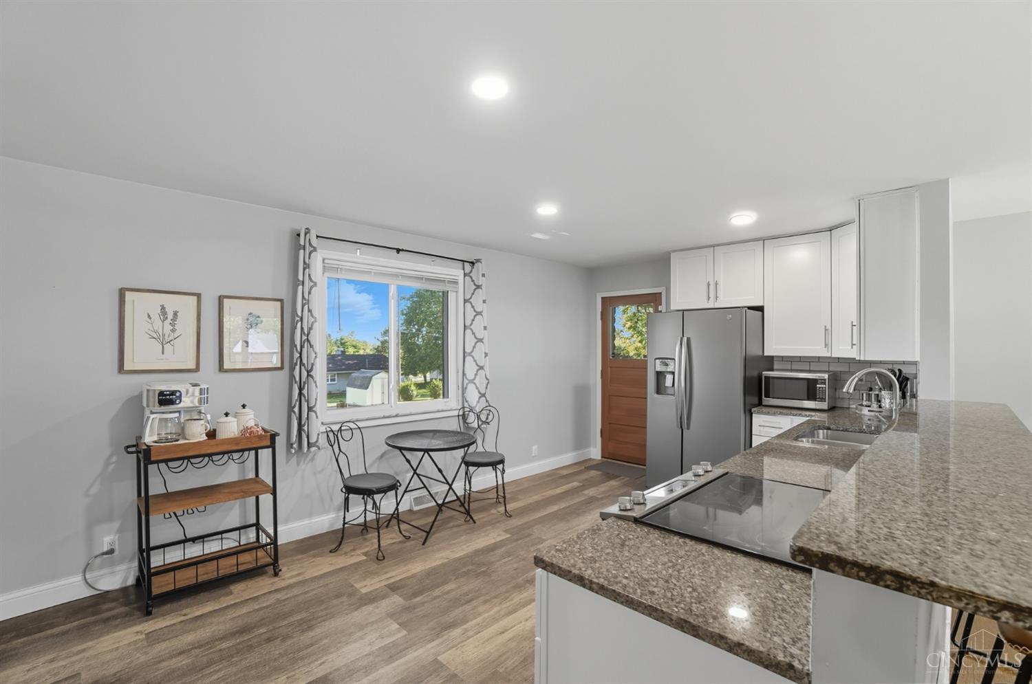 2531 W Columbus Drive