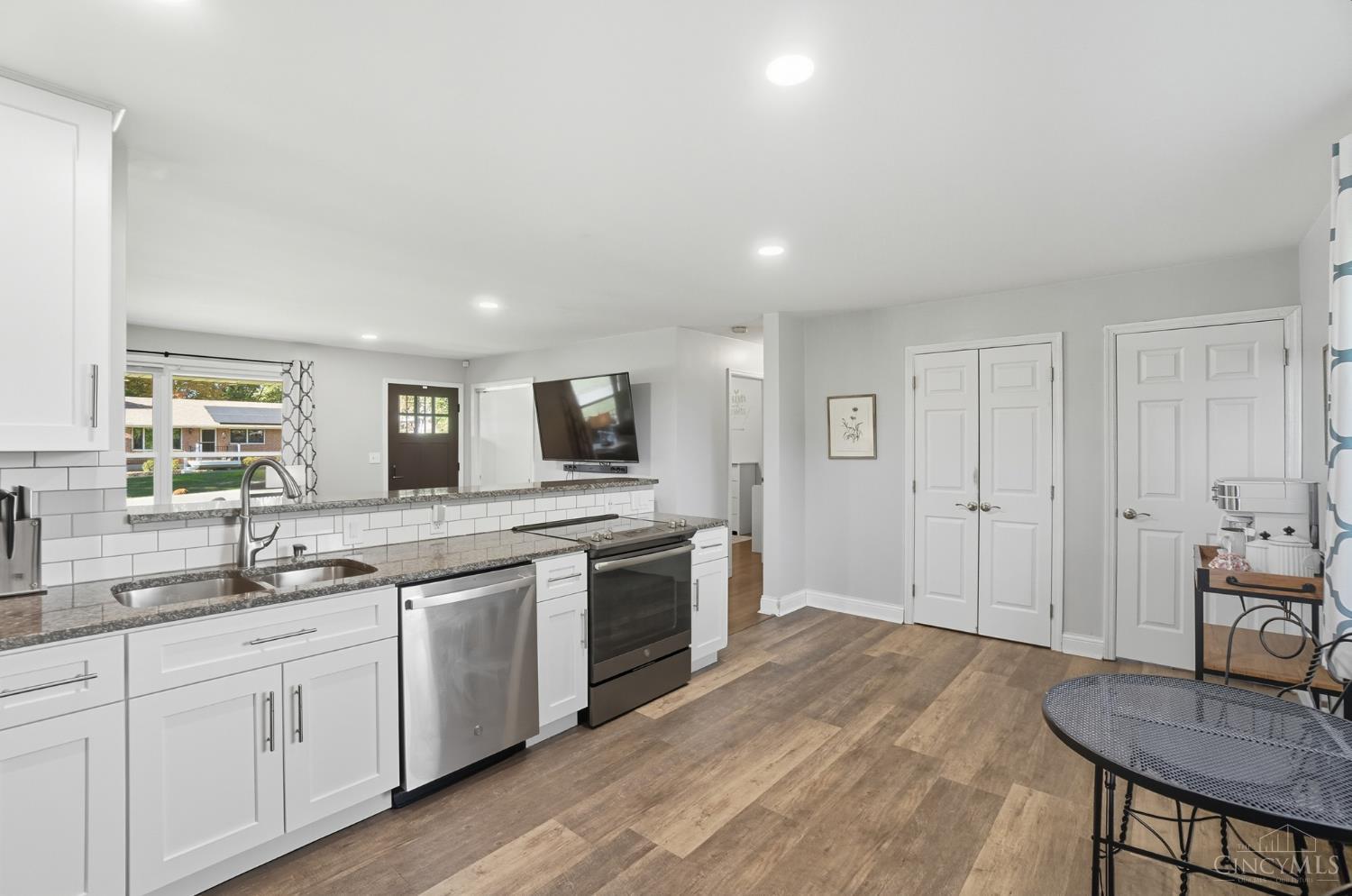 2531 W Columbus Drive