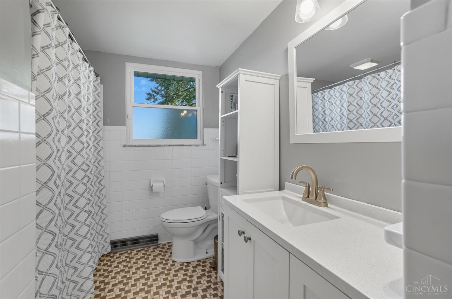 2531 W Columbus Drive