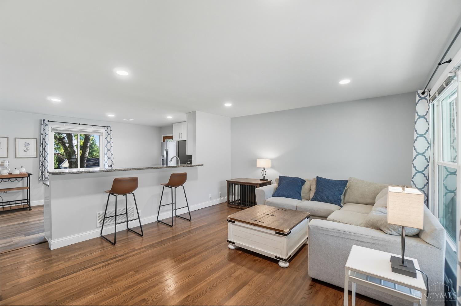 2531 W Columbus Drive