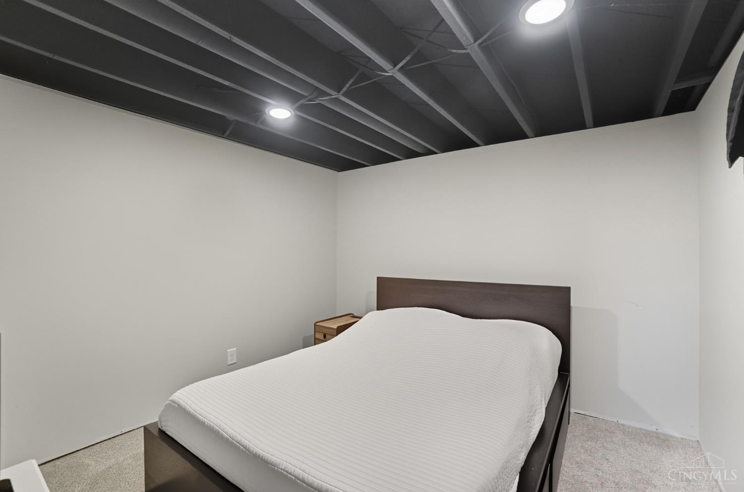 2531 W Columbus Drive