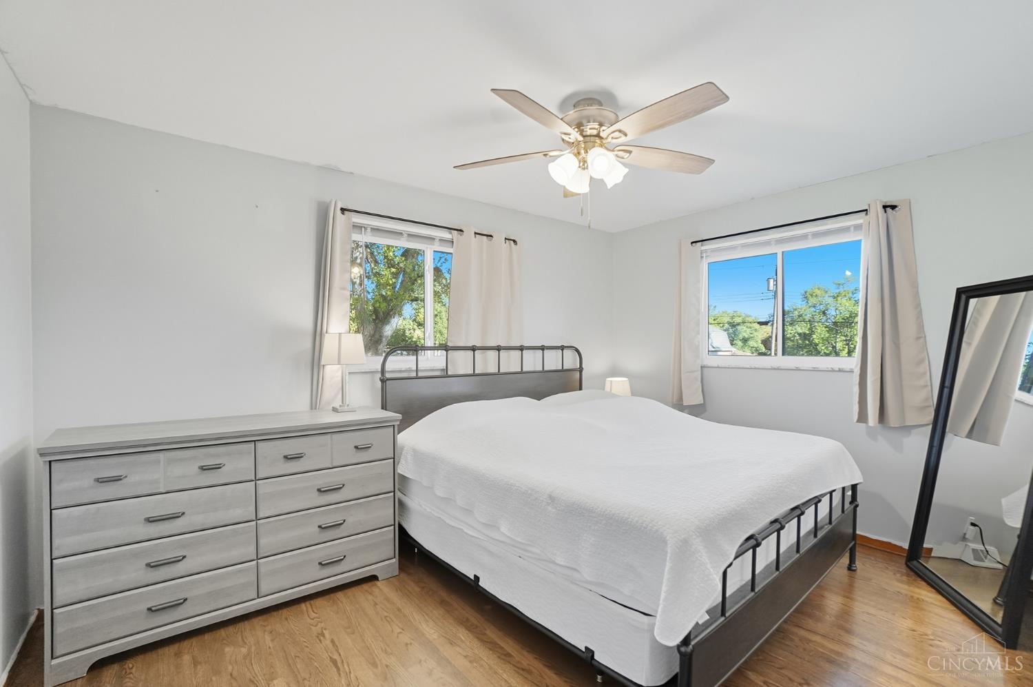 2531 W Columbus Drive