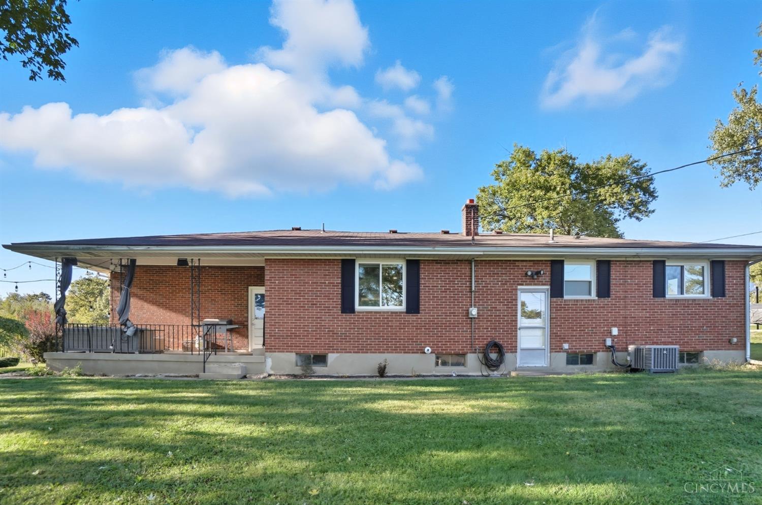 2531 W Columbus Drive