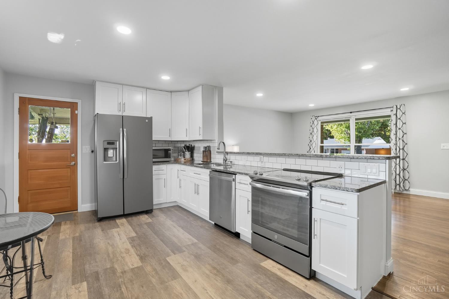 2531 W Columbus Drive