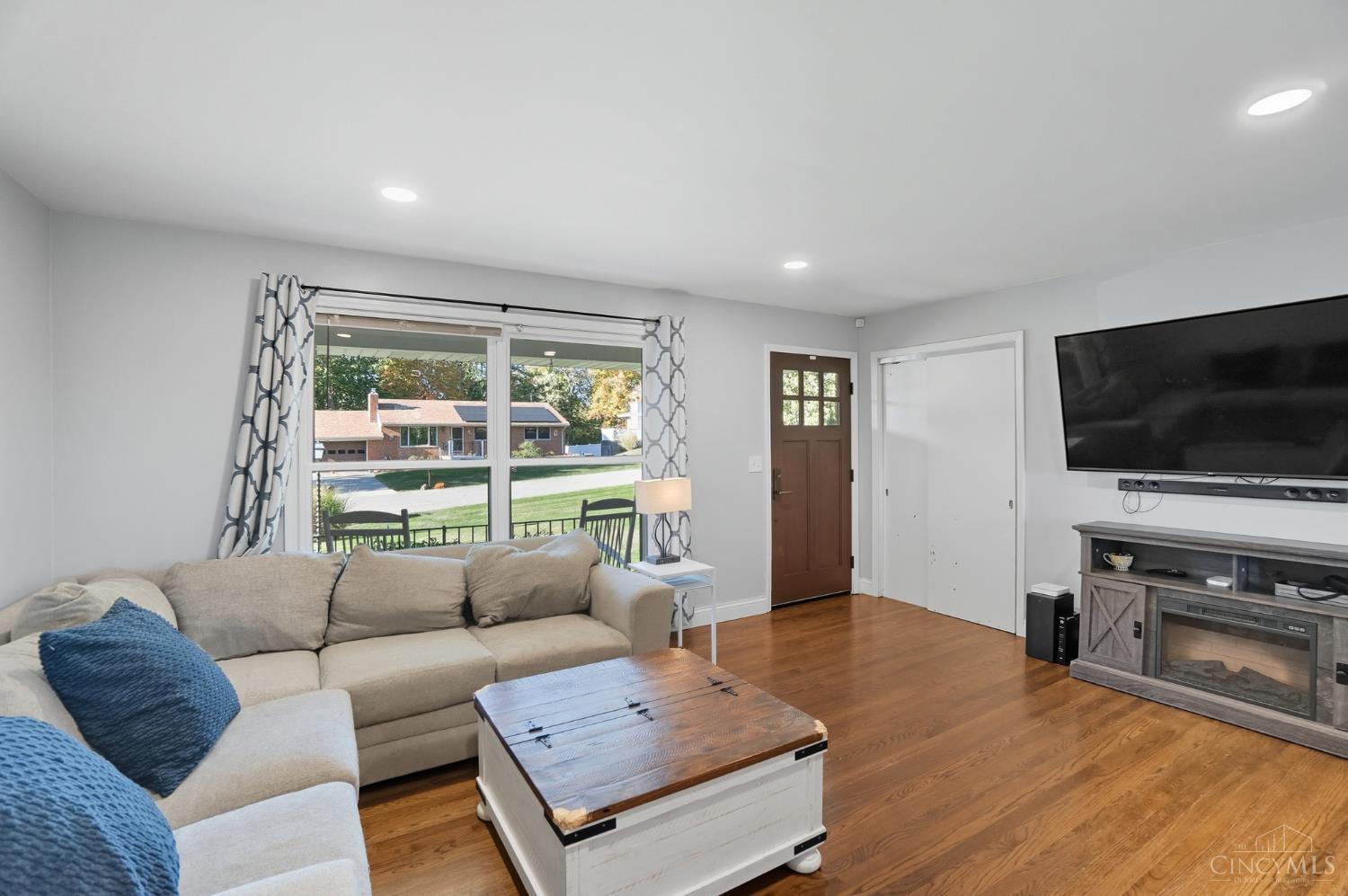 2531 W Columbus Drive