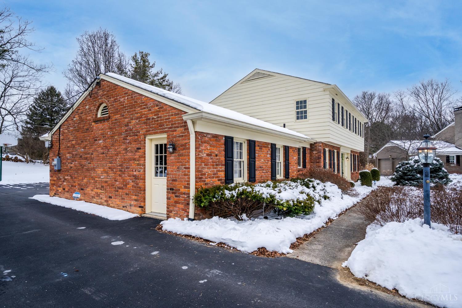987 Chesterton Way