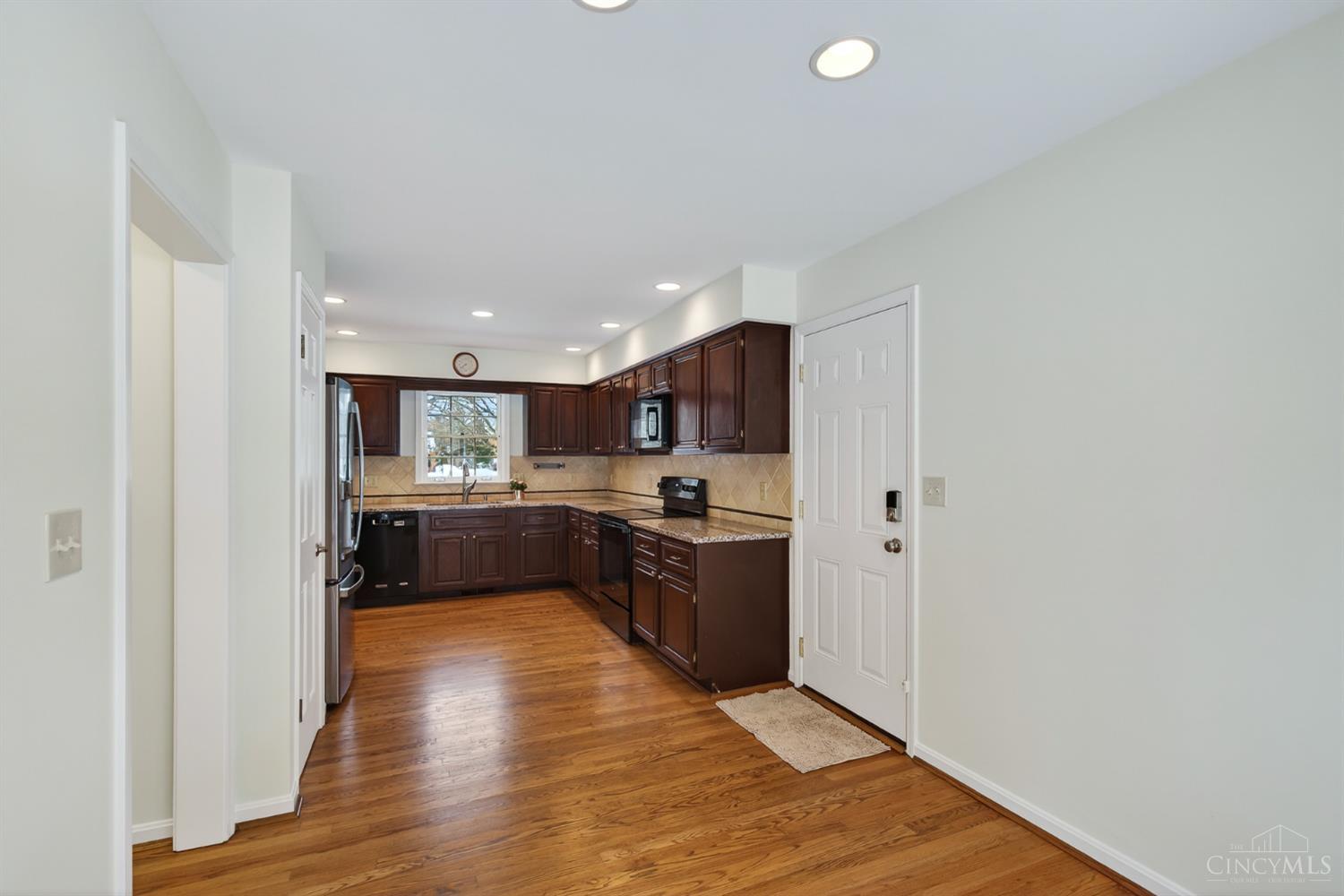 987 Chesterton Way