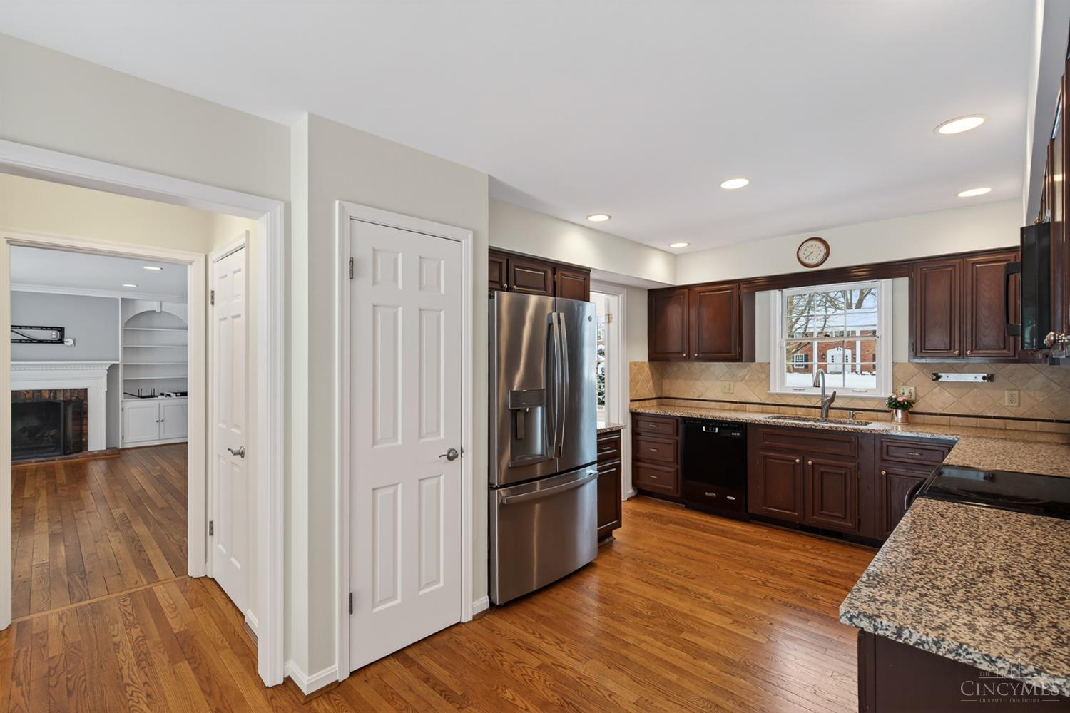 987 Chesterton Way