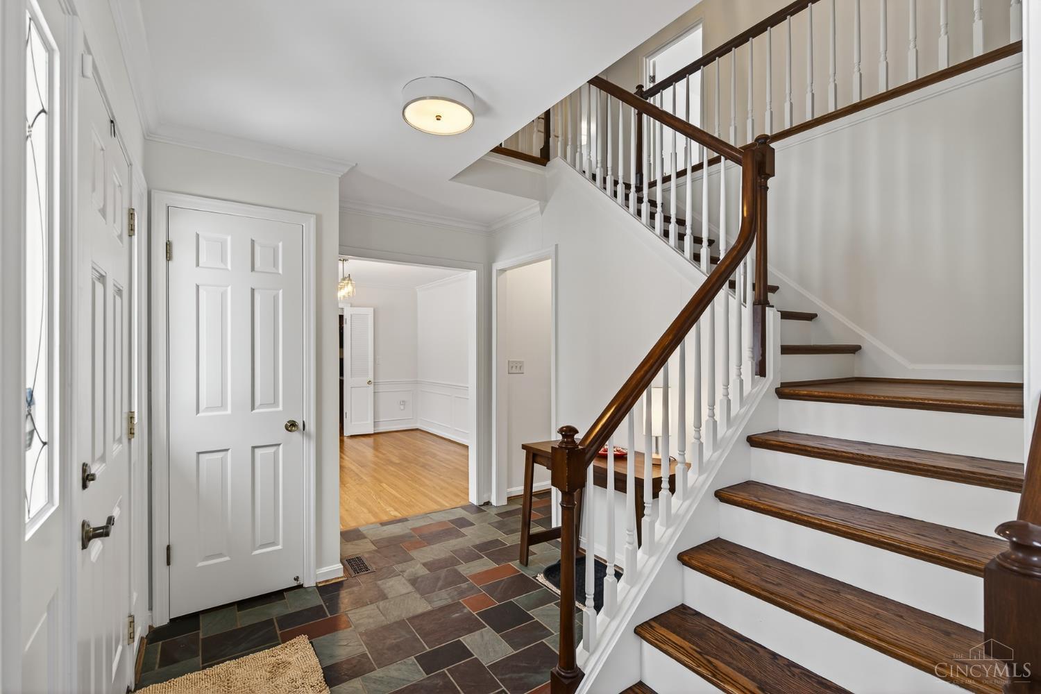 987 Chesterton Way