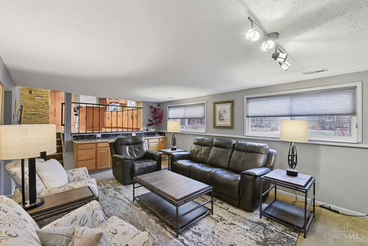 8819 Pembrooke Street