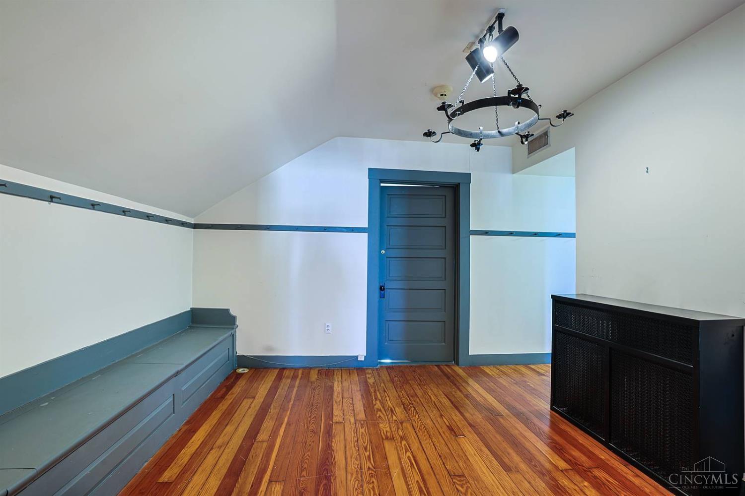 2717 Johnstone Place