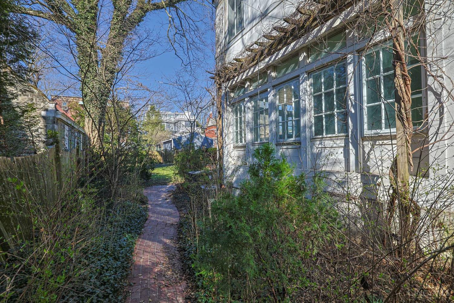 2717 Johnstone Place