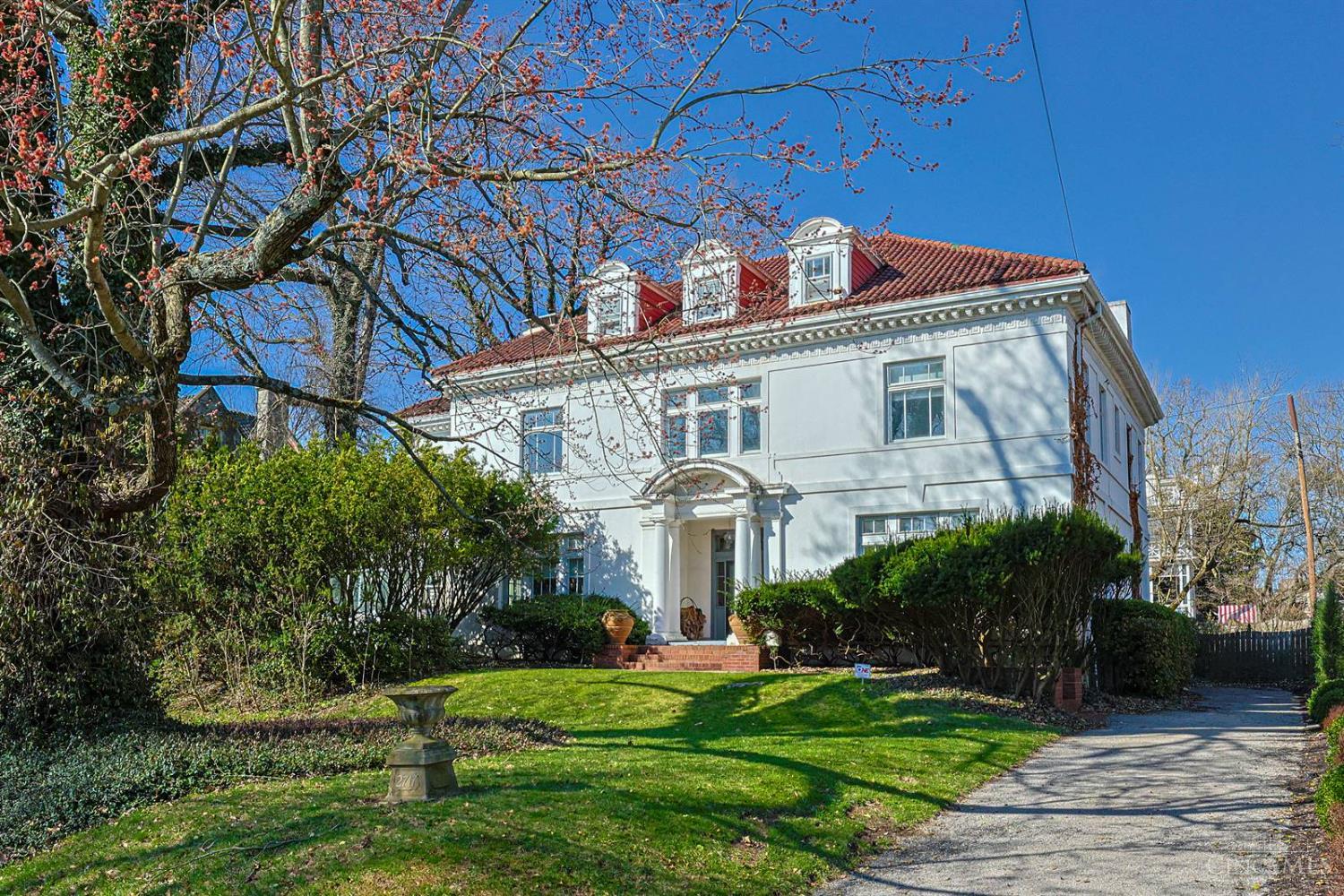 2717 Johnstone Place