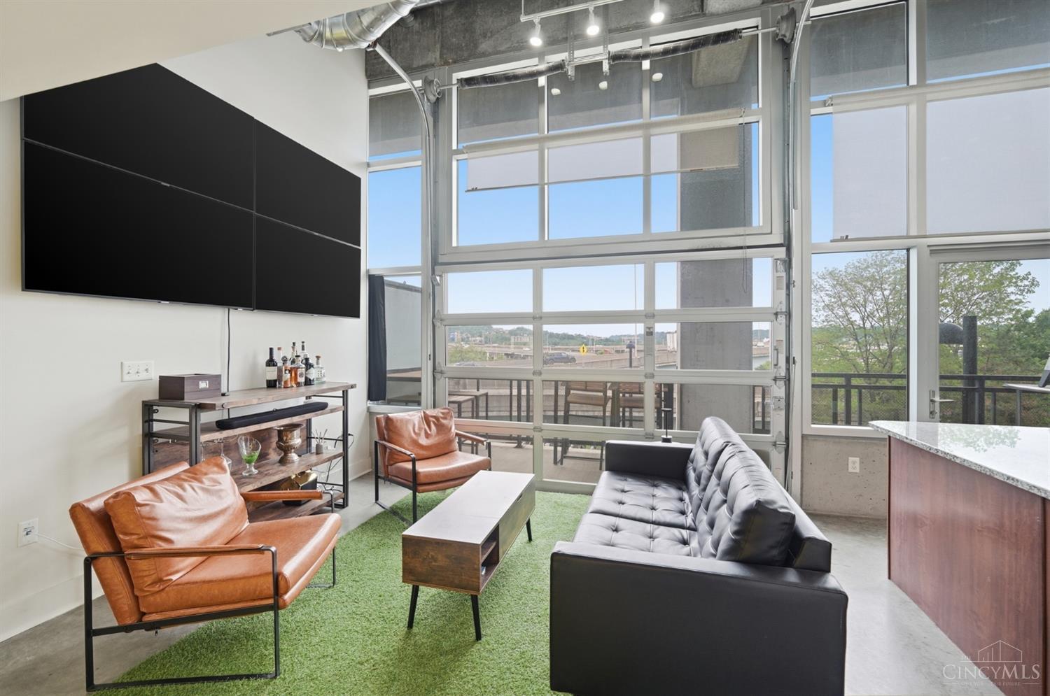 353 W Fourth Street 305