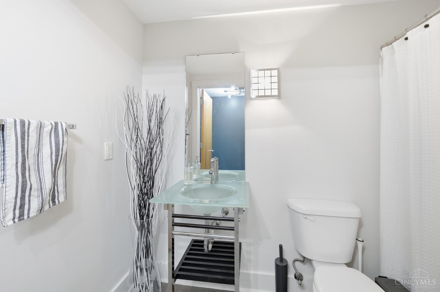 353 W Fourth Street 305