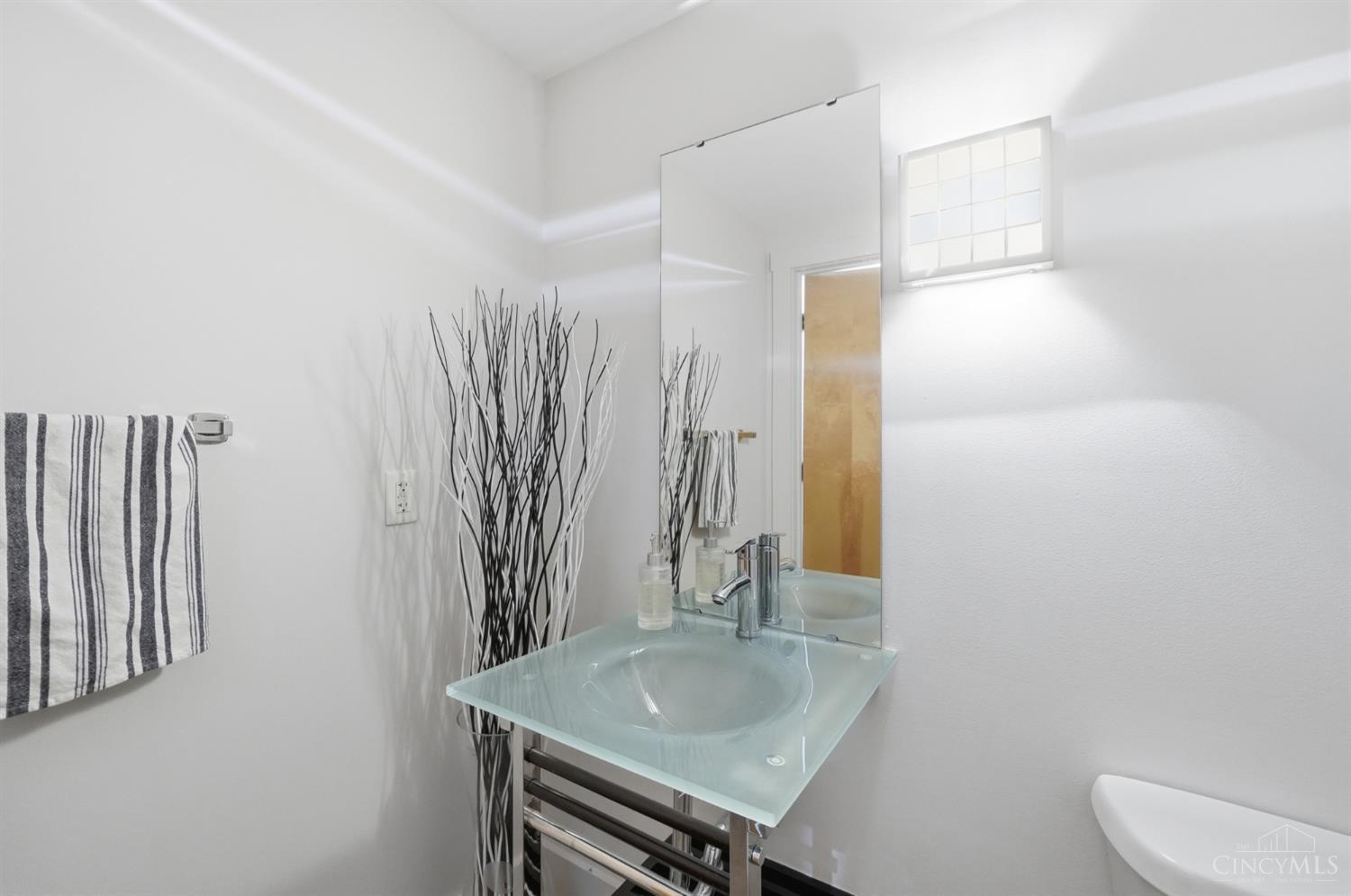 353 W Fourth Street 305