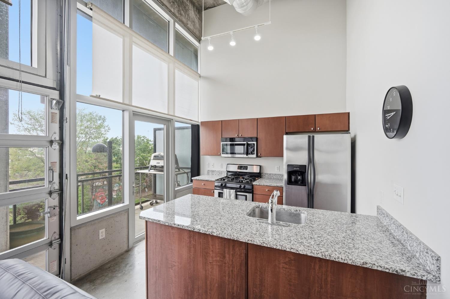 353 W Fourth Street 305