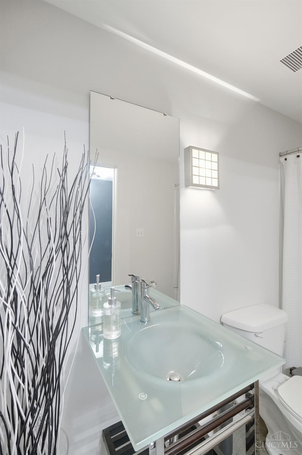 353 W Fourth Street 305