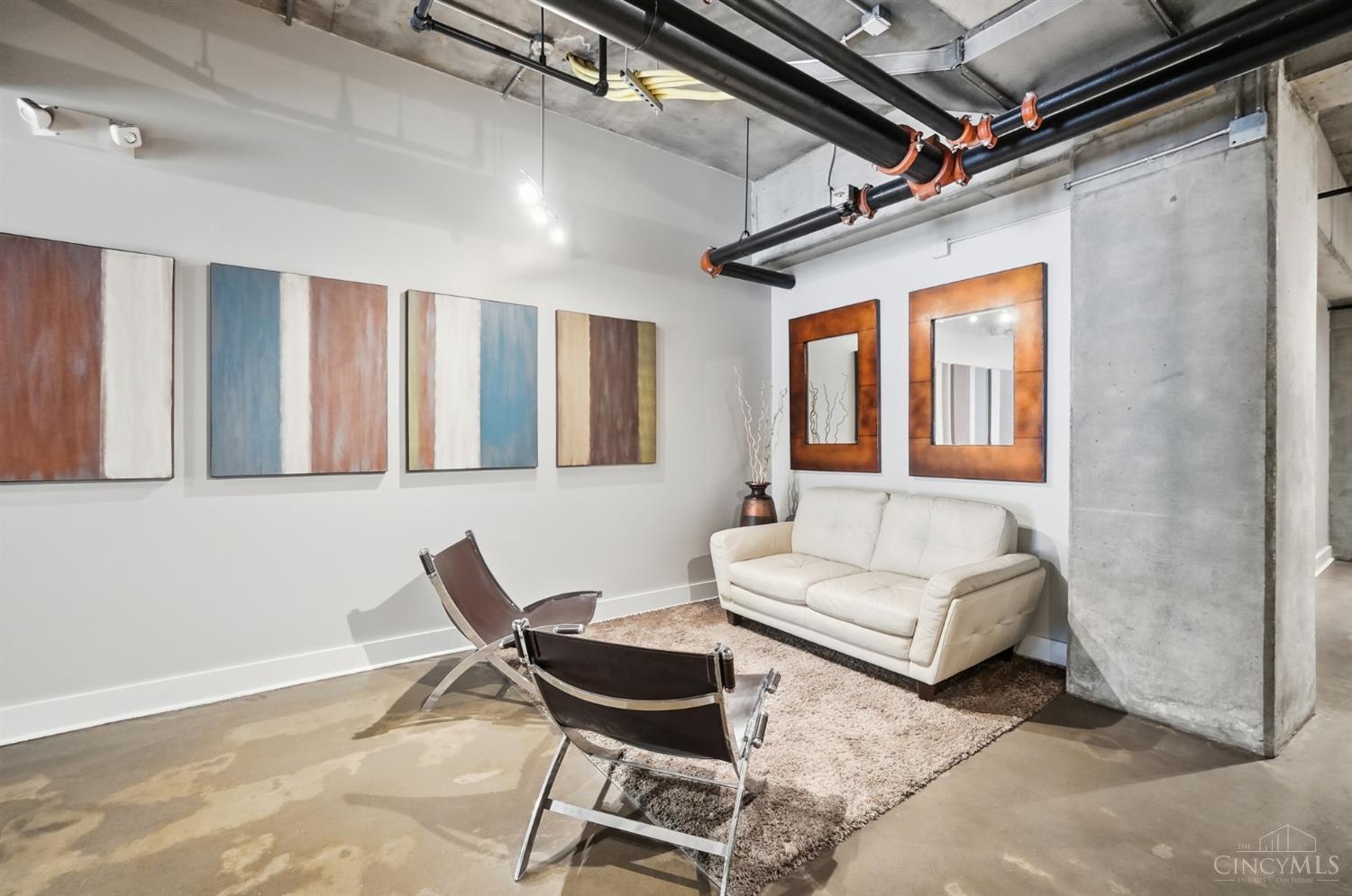353 W Fourth Street 305
