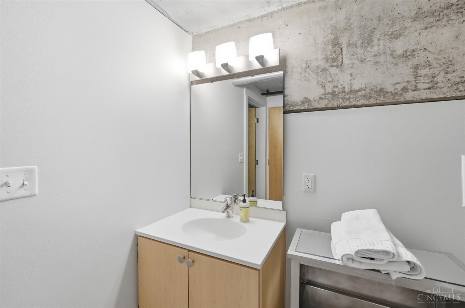 353 W Fourth Street 305