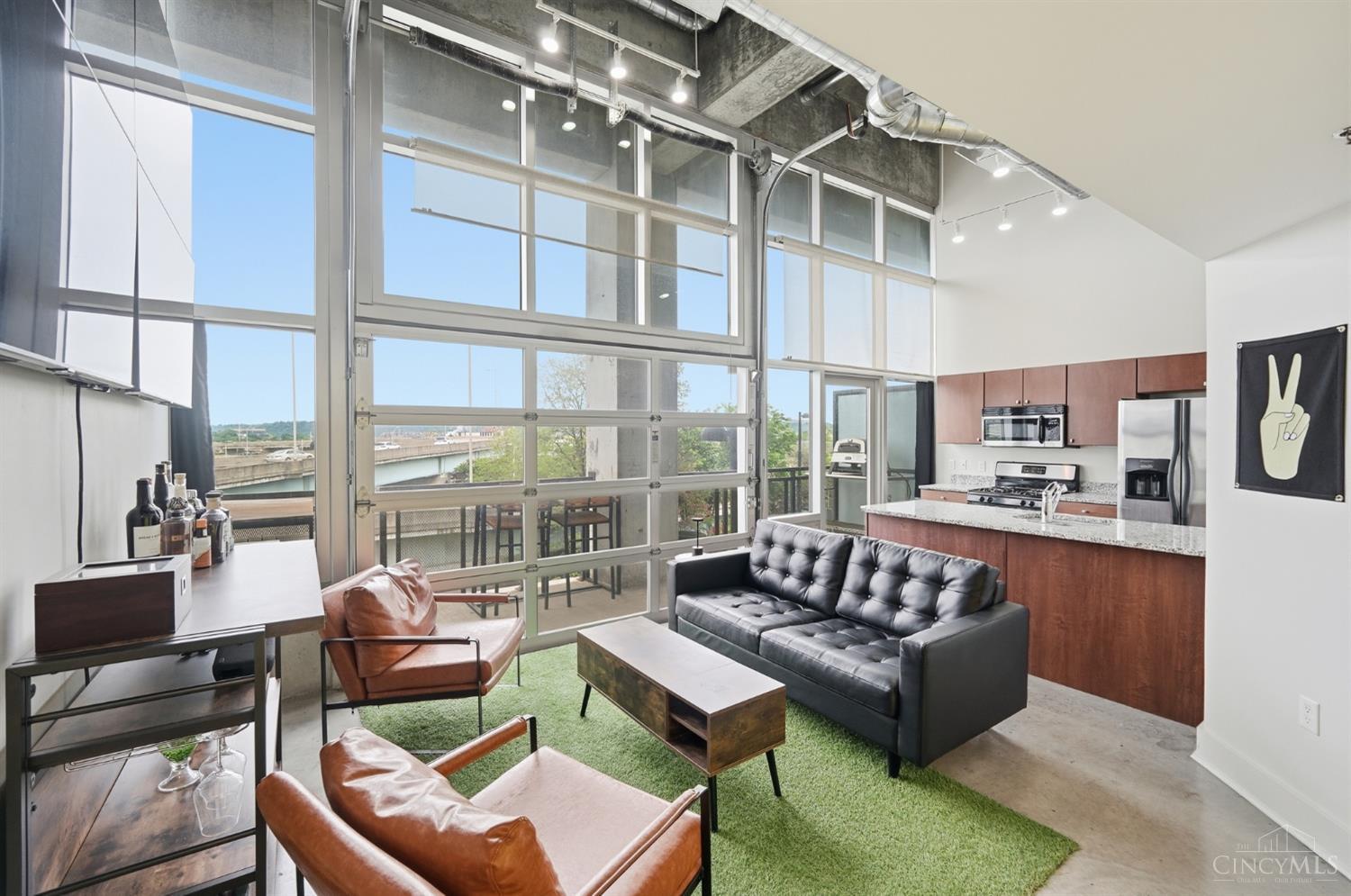 353 W Fourth Street 305