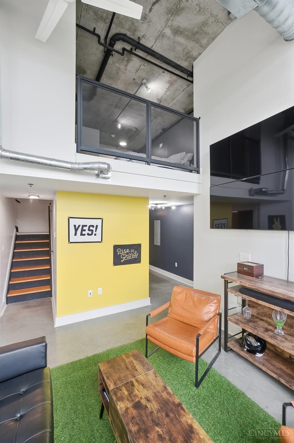 353 W Fourth Street 305