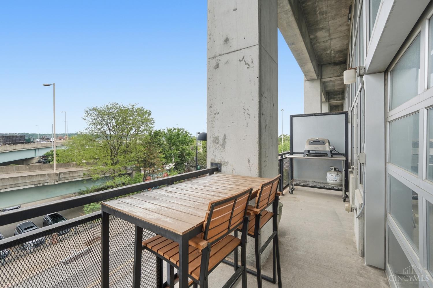 353 W Fourth Street 305