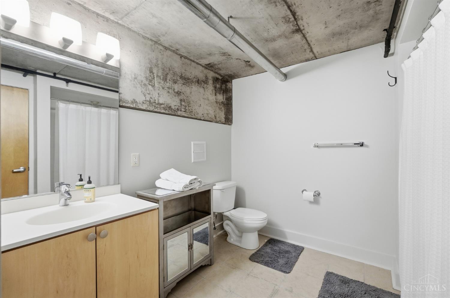 353 W Fourth Street 305