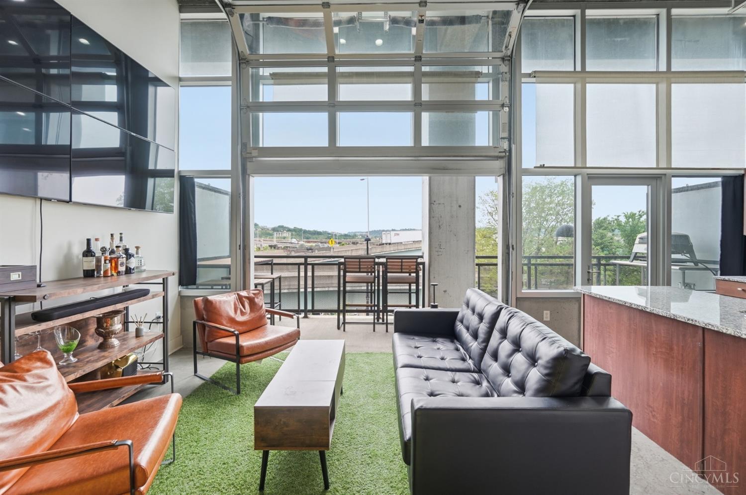 353 W Fourth Street 305
