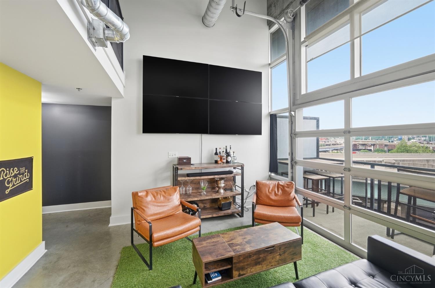 353 W Fourth Street 305