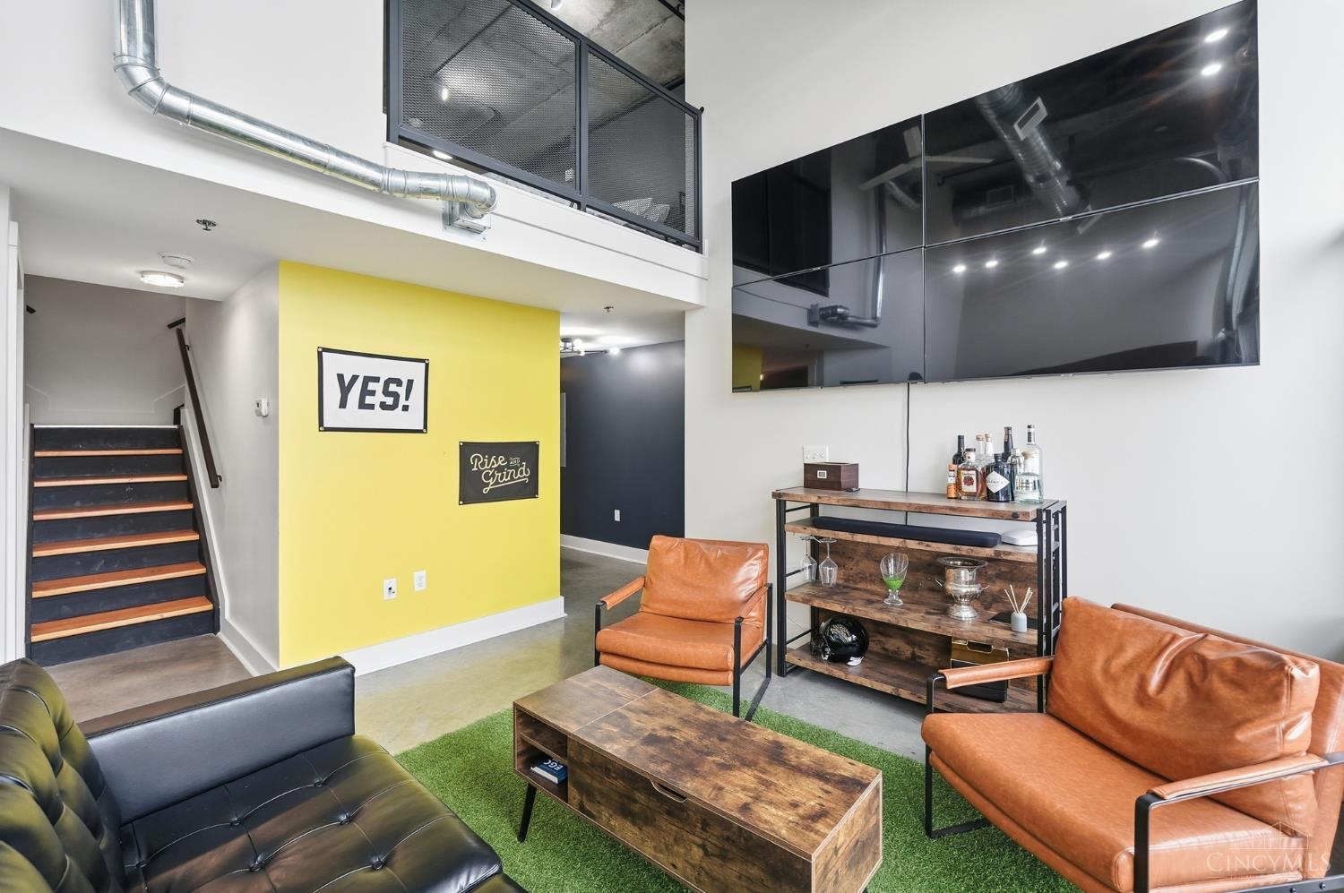 353 W Fourth Street 305