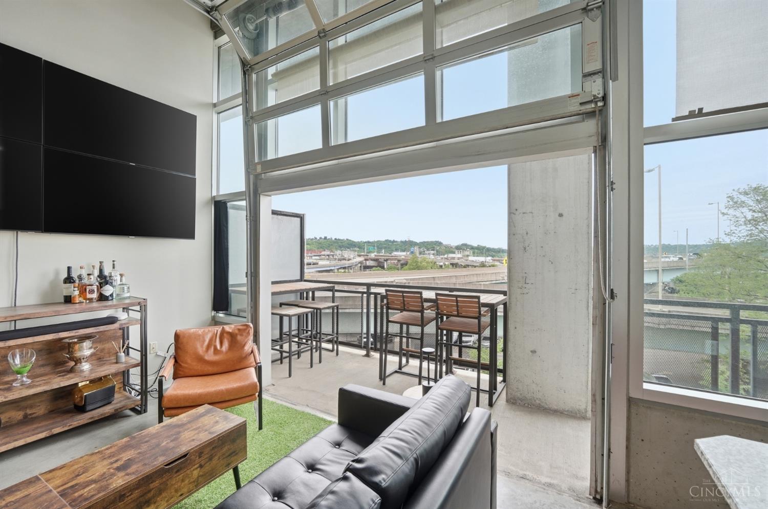 353 W Fourth Street 305