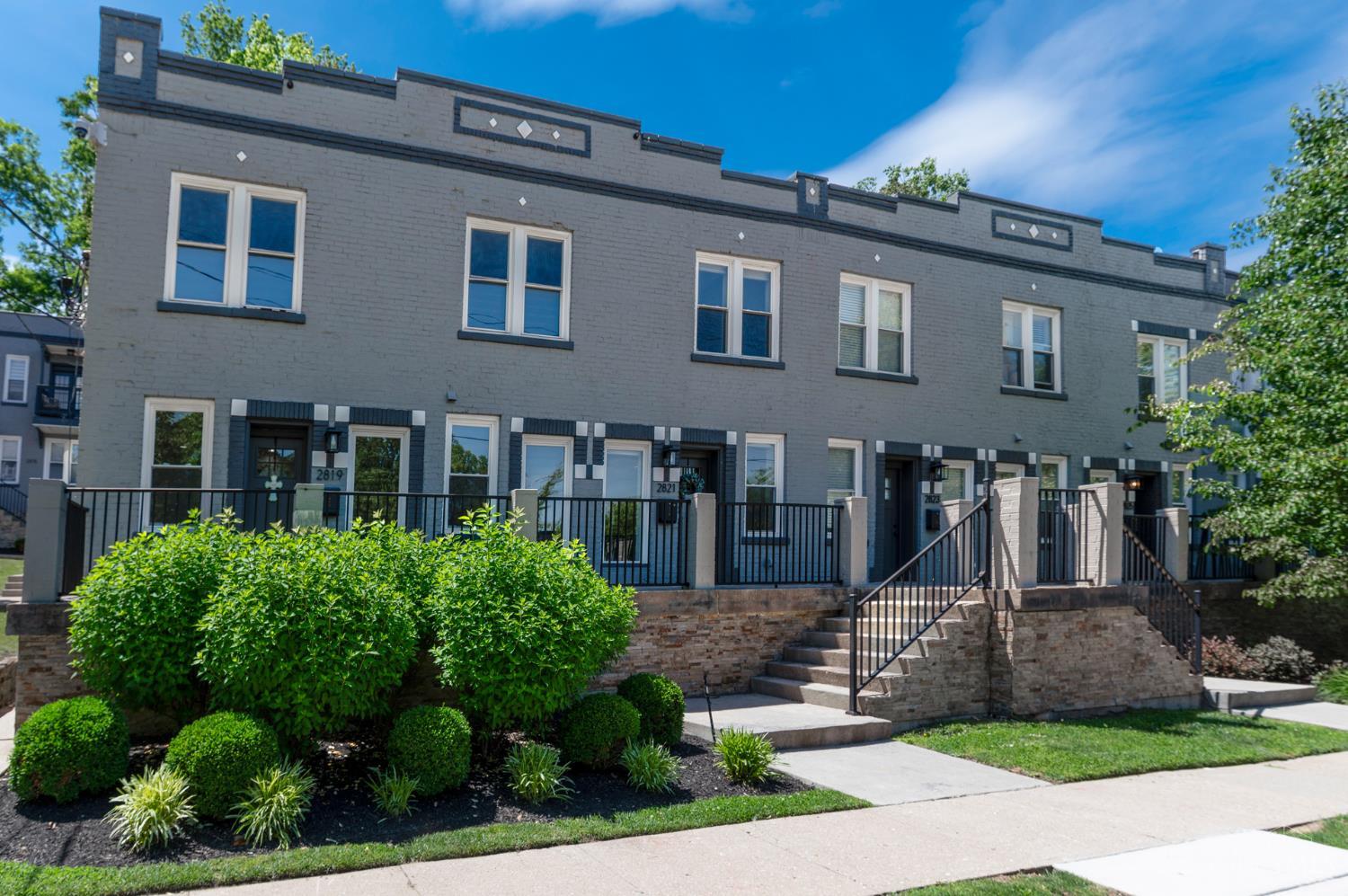 2821 Ashland Avenue