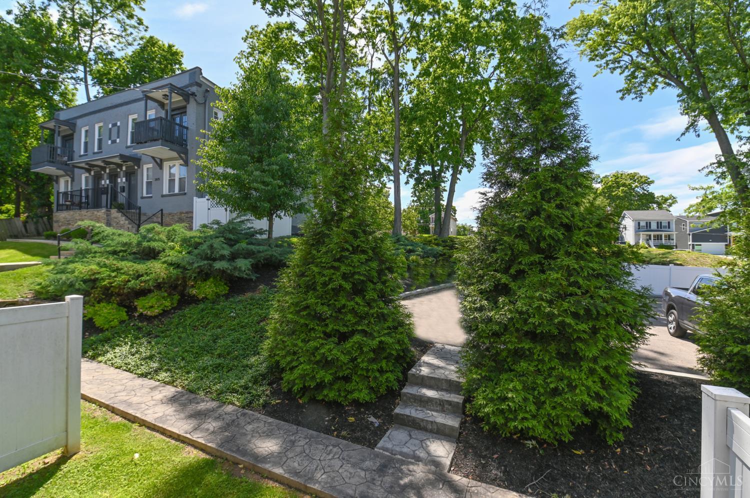 2821 Ashland Avenue