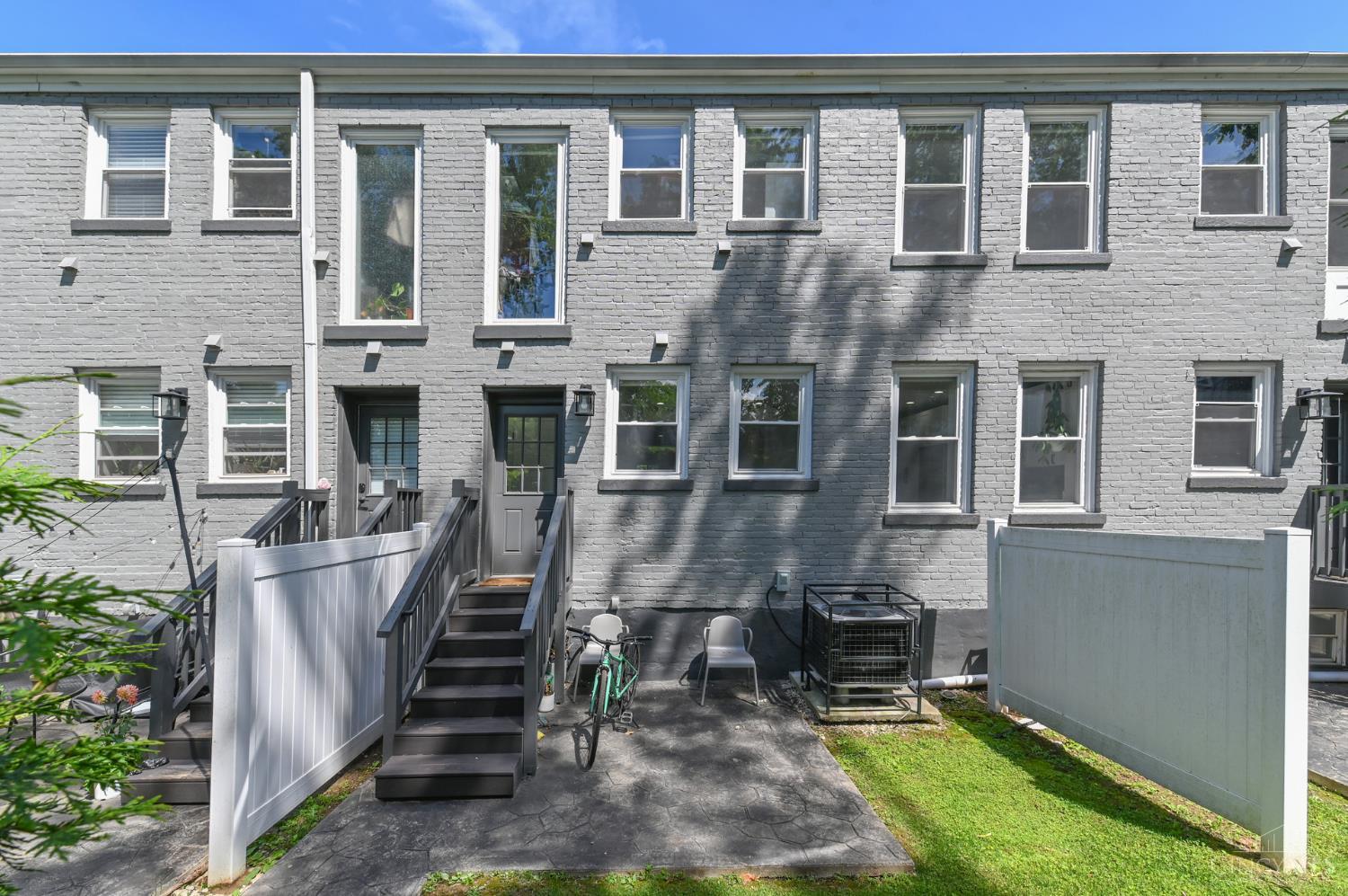 2821 Ashland Avenue