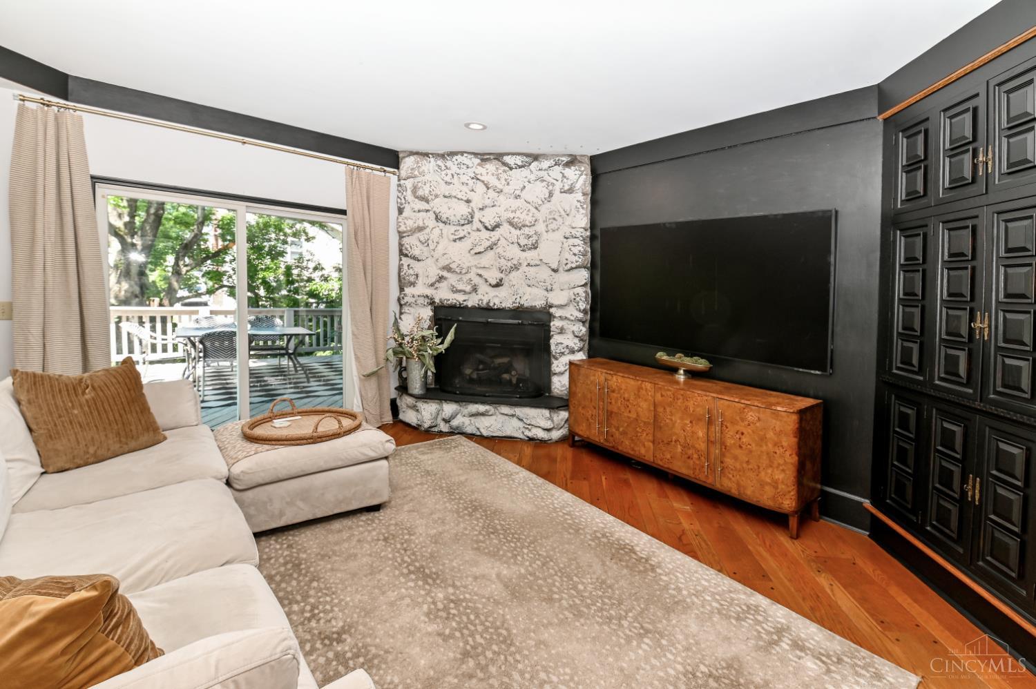 3421 Custer Avenue