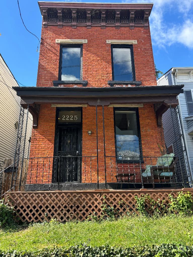 2225 Symmes Street