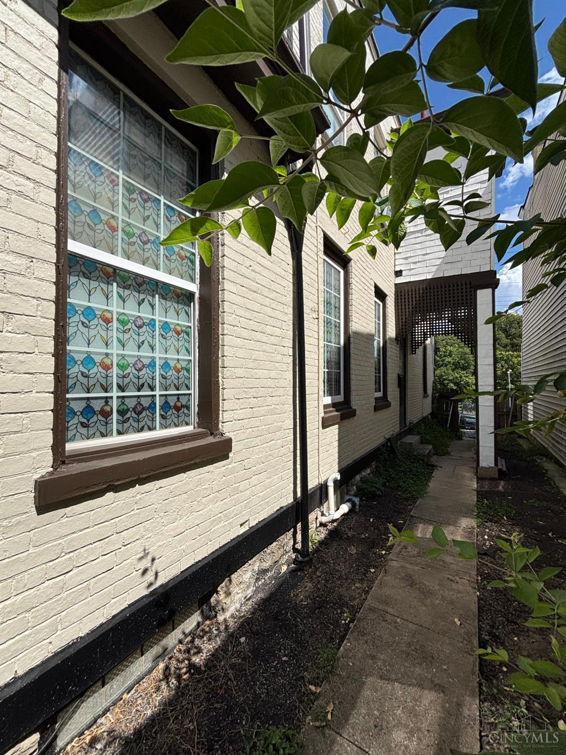 2225 Symmes Street