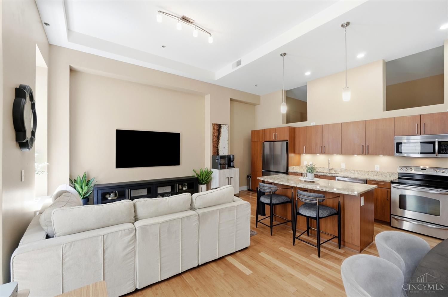 15 W Fourth Street Unit: 202
