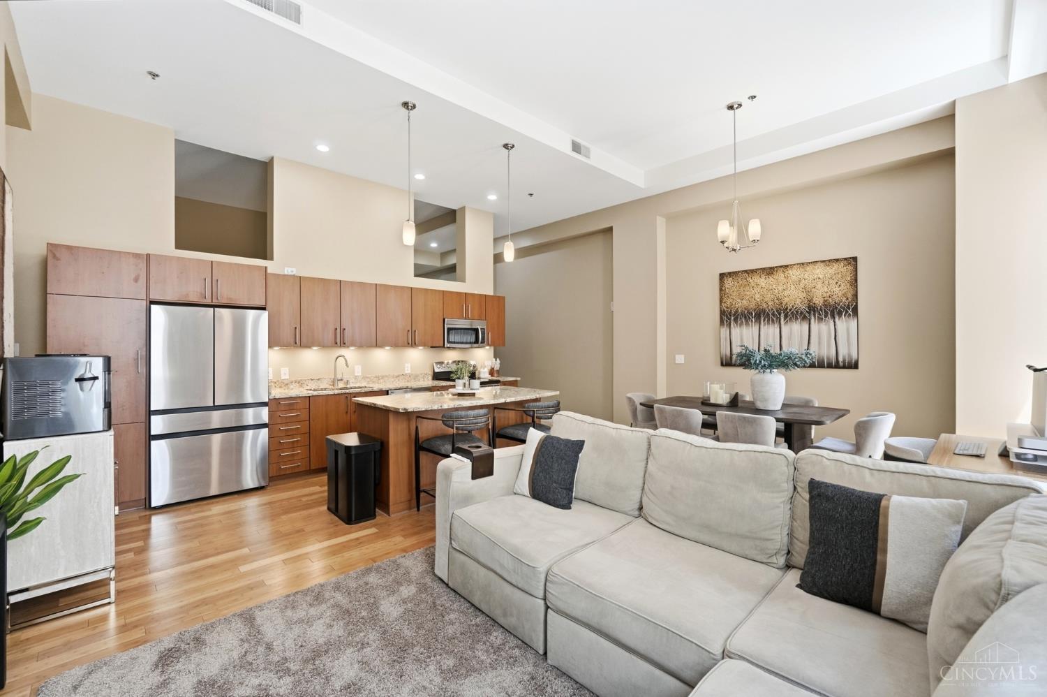 15 W Fourth Street Unit: 202