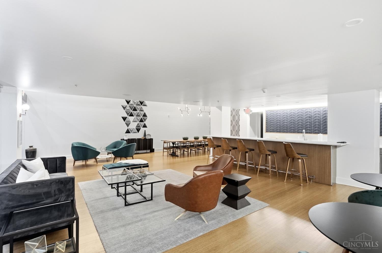 15 W Fourth Street Unit: 202