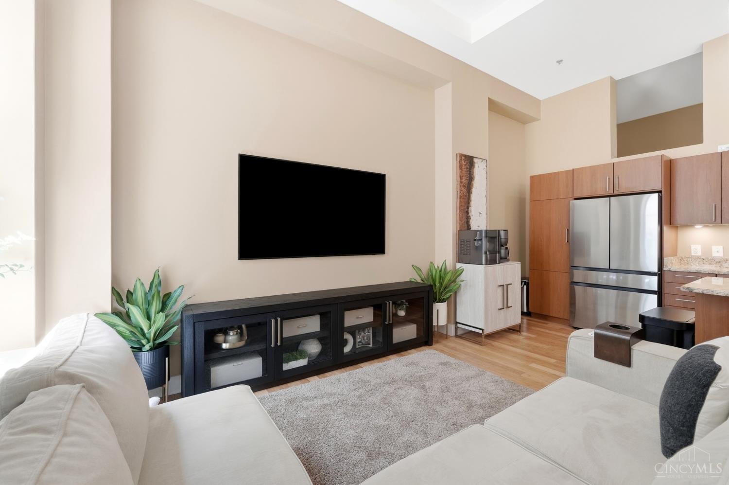 15 W Fourth Street Unit: 202